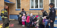 Пожарные в Ступине рассказали детям о правилах при возгорании - Regions.Ru